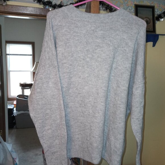 NEW Vince Camuto Women's Heart Design Sweater Light Grey XL - Picture 3 of 7